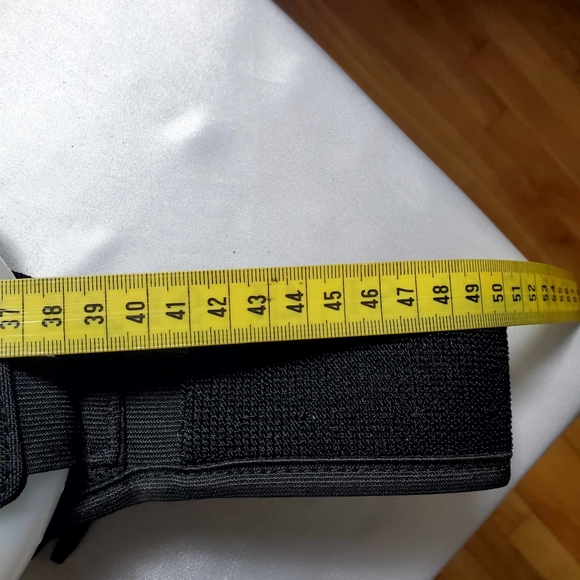 Adidas 3-Flask Hydration Running Belt with Front Zippered Pouch - Black - Picture 9 of 12